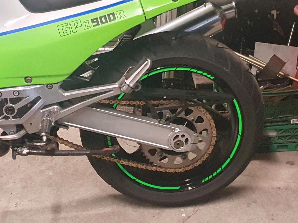 Kawasaki GPz 900 R in Meßstetten