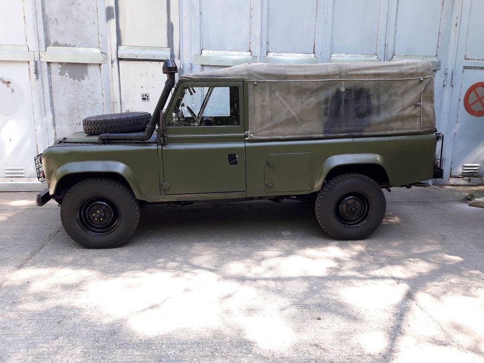 Land Rover (Defender) 110 Military soft-top LHD in Reichenwalde