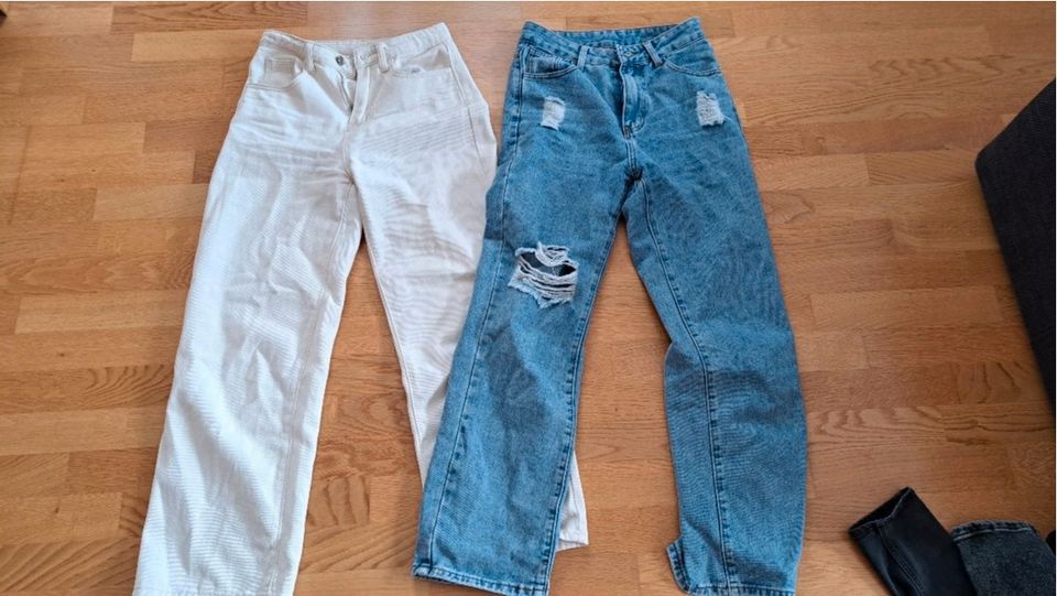 2 Jeans Größe S bzw 34 natur und blau Mädchen / junge Frau in Themar