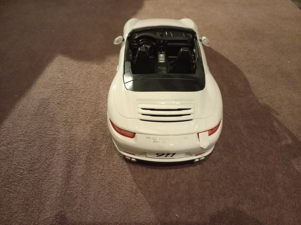 Ferngesteuerter Spielzeug- Porsche 911 in Neuberg