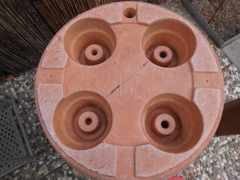 Blumenkübel Terracotta Winterhart groß in Berlin