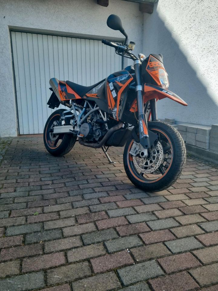 KTM 950 SM in Erdweg