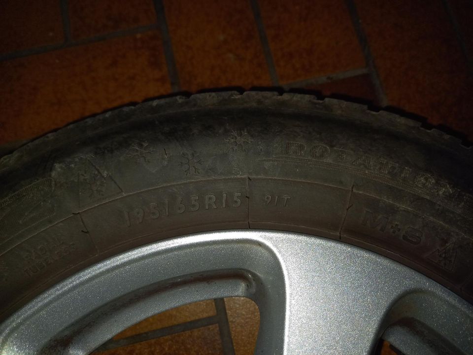 Borbet 15" Alufelgen mit 195/65 R15 Winterreifen in Mömbris