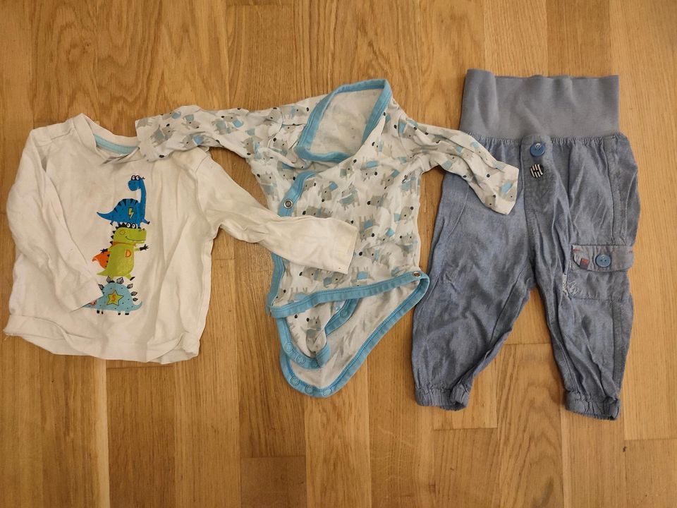 Kleidernkiste Kleidungspaket Milchpumpe Babysachen 50/56 Bodies in Mainz