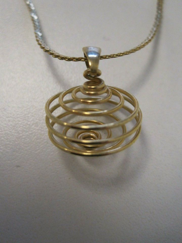 Modeschmuck, Kette, goldfarben, mit Anhänger, Spirale in Niederkassel