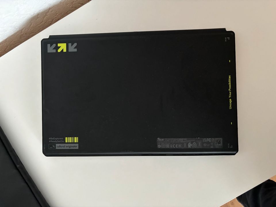Asus VivoBook 13 Slate Oled in Düren