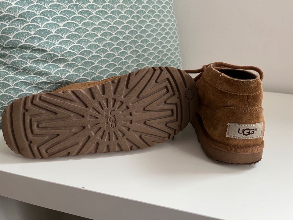 UGG Schuhe * Halbstiefel Gr. 31 in München