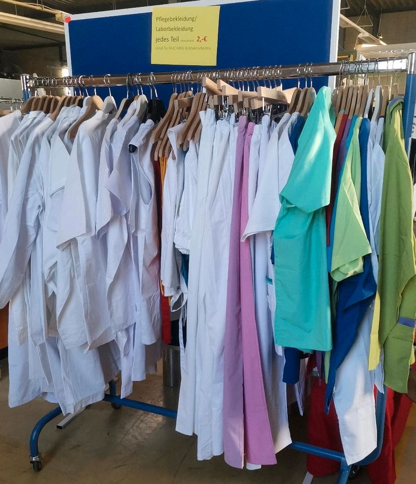Fasching Arztkittel Arzthose Restposten Pflege Kasack Arbeitskleidung Reinigungskraft weiß farbig Schlupfhose - Stückpreis in Buch