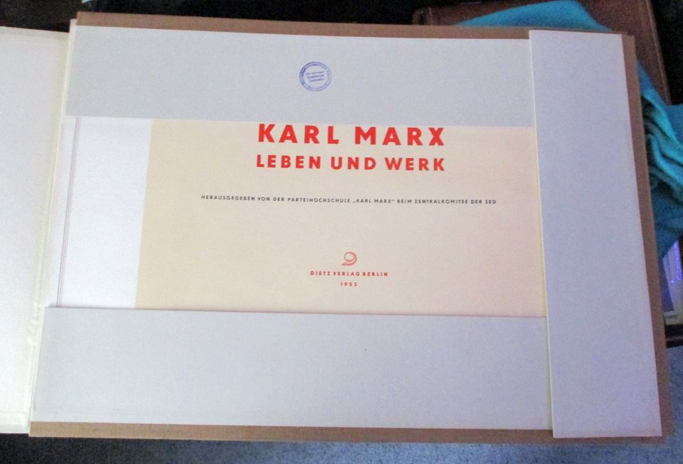Karl Marx Leben und Werk über 50 Tafeln 1953 in Berlin