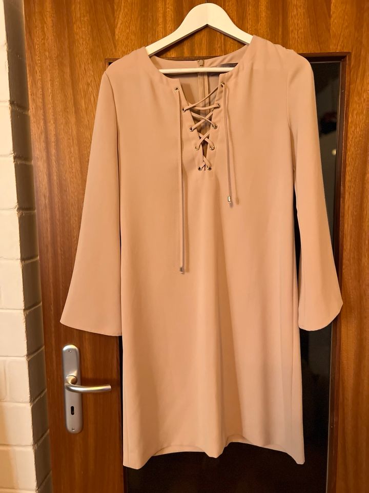 Kleid von Hallhuber Donna Gr. 38 in Plüderhausen