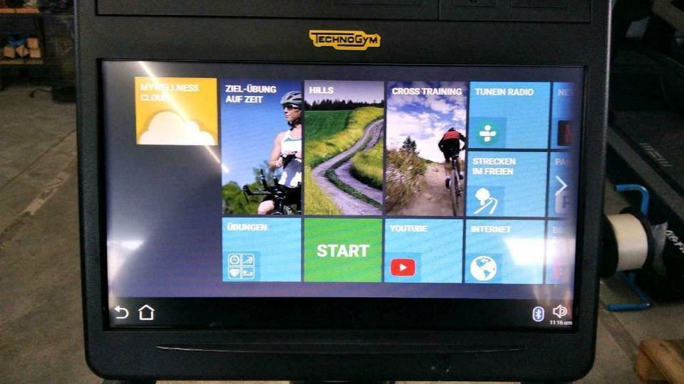Technogym Excite 1000 Upright-Bike mit Unity 3-Console in Detmold