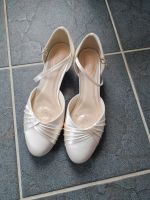 Brautschuhe Hochzeitsschuhe Pumps weiß Gr. 41 Hude (Oldenburg) - Nordenholz Vorschau