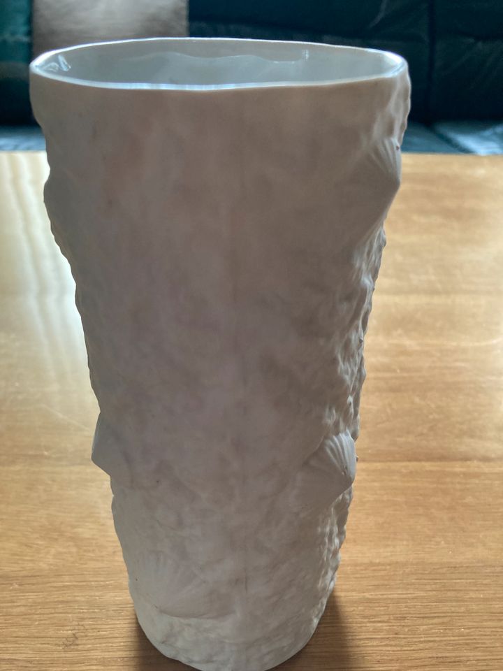 Hutschenreuther Vase Bisquit gebraucht,  Muschel- Design weiss in Zell Oberpf