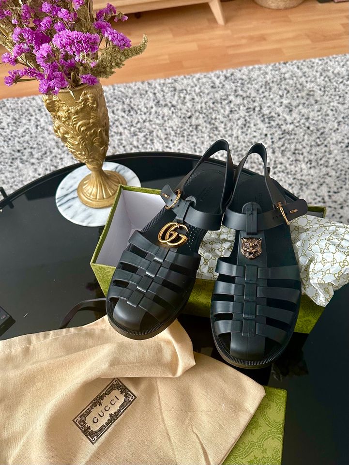 Gucci Unisex Sandalen/ Neu/ Stillvoll & Luxuriös in Leipzig