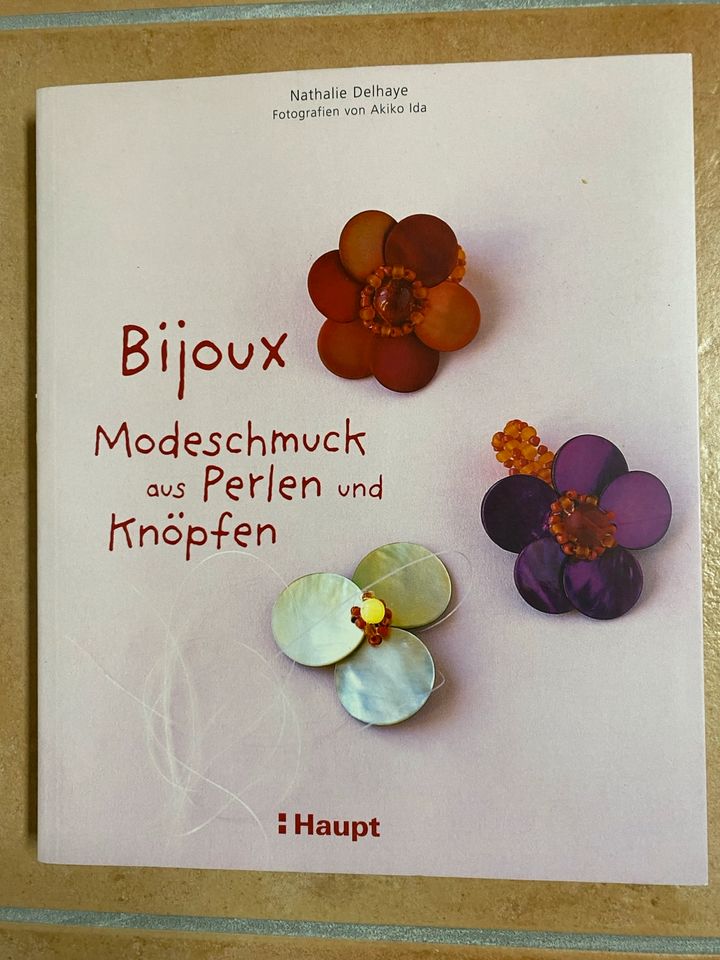 „Modeschmuck aus Perlen und Knöpfen“ Schmuck basteln in Falkensee