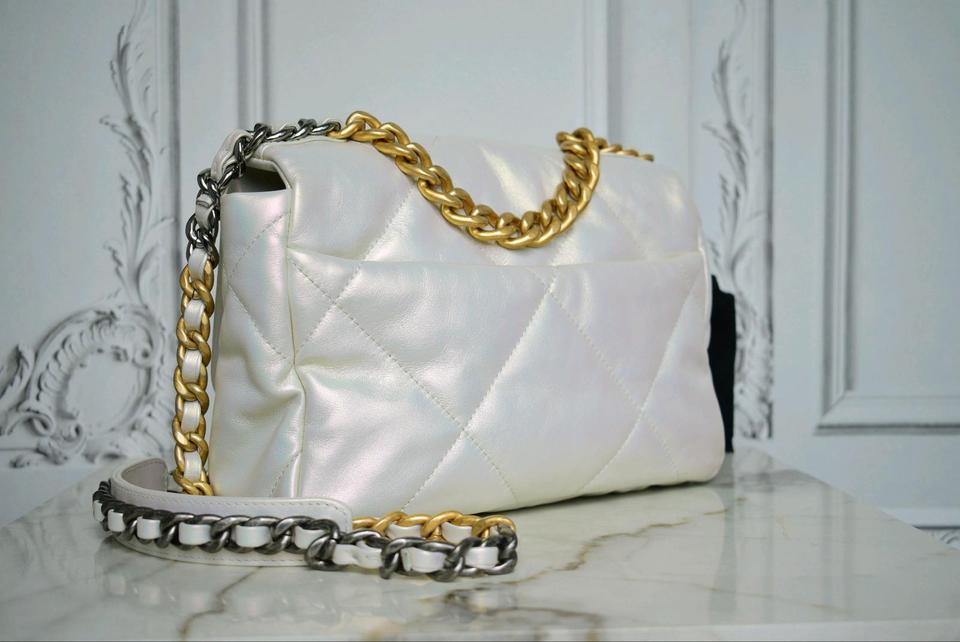 Chanel 19 Small Lammleder Pearl White Iridescent 2021 Tasche in Kr. Altotting Tyrlaching kleinanzeigen
