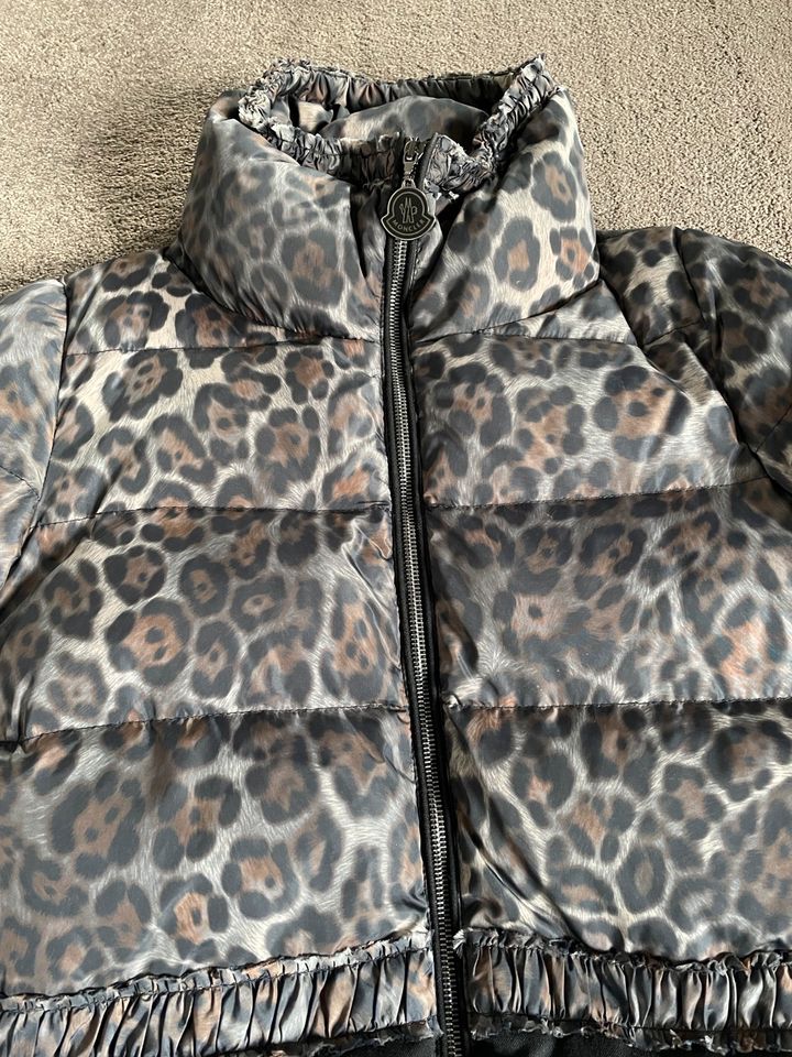 MONCLER Daunenjacke Leo Print in Bayern - Coburg | eBay Kleinanzeigen ist  jetzt Kleinanzeigen