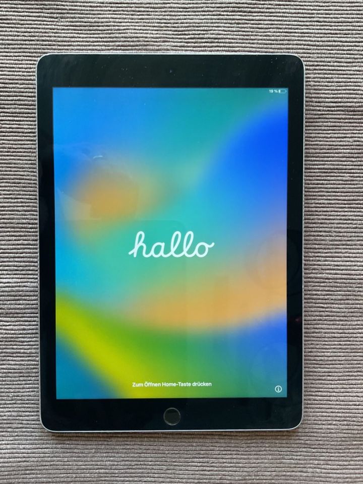 Apple iPad Pro - A1673 - 32GB - 9,7 Zoll - Spacegrey - Wi-Fi in Duderstadt