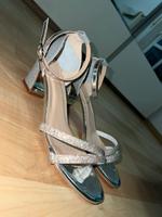 Silberglitzerne Absatzschuhe mit 5,5cm Absatz Bayern - Abenberg Vorschau