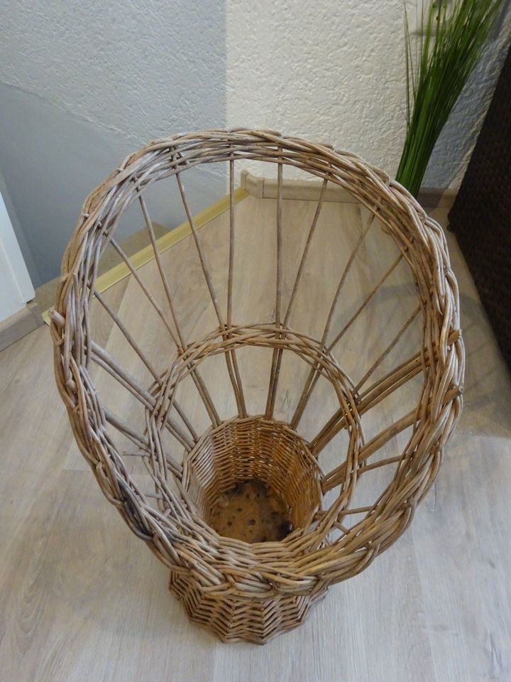 Rattan Pflanzenständer, Vintage in Obertraubling