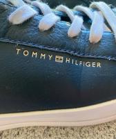 Tommy Hilfiger Sneaker 41 Leder dkl.-blau Bayern - Baldham Vorschau