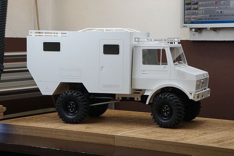 RC Unimog 435 U1300 + Expeditionskoffer Frässatz 1:10 AXIAL SCX10 in Gnoien