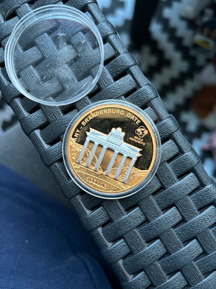 1 Dollar Münze Elizabeth II Cook Island in Berlin