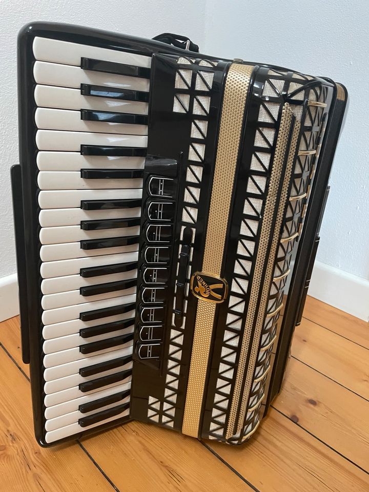 Hohner Akkordeon Atlantic III mit Koffer in Detmold