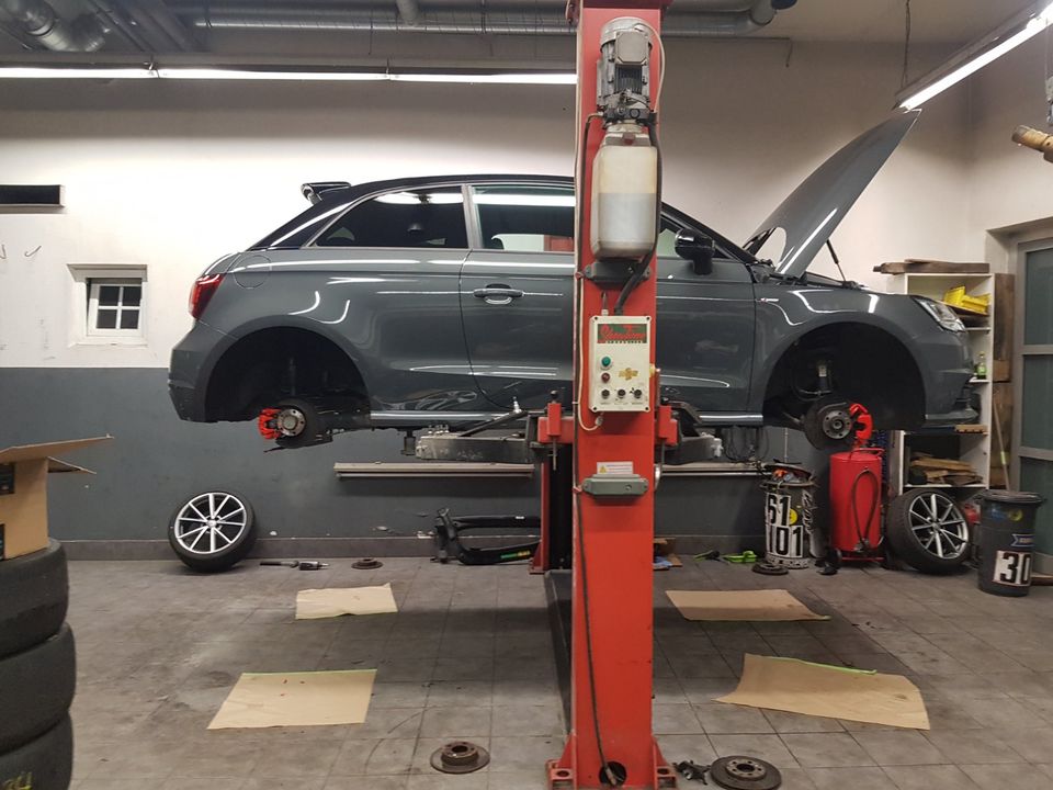 Auto Werkstatt KFZ Service Reparatur Inspektion Radwechsel in Bad Driburg