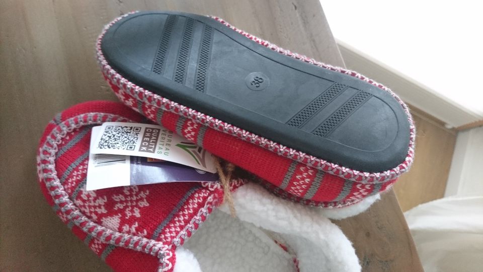 ElleNor Hausschuhe Hüttenschuhe Strick Rot Teddyplüsch 37/38 in Garmisch-Partenkirchen