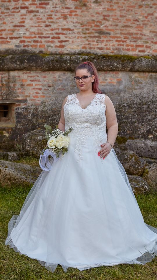 Brautkleider-Hochzeitskleider bis 500€ alle neu in Kirchseeon