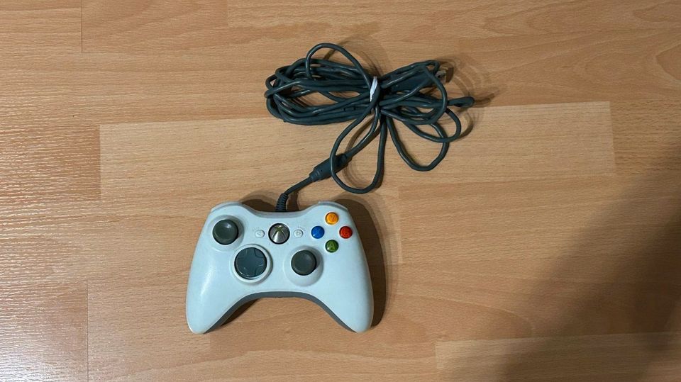 Xbox 360, ein Xbox Controller und 5 Spiele in Hannover