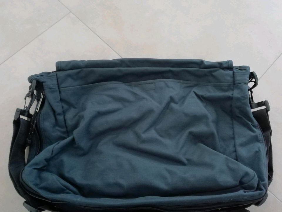 Umhängetasche eastpak / Wickeltasche/ Laptop Tasche in Schwanstetten