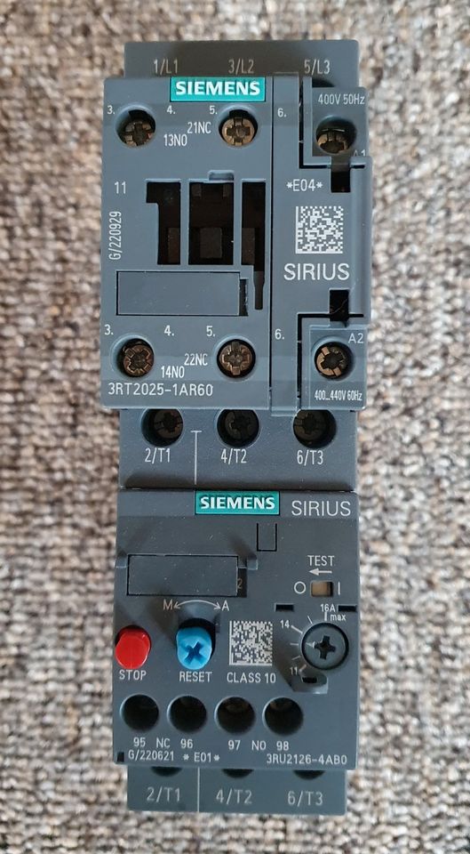 Siemens Schütz 3RT2025-1AR60 und Überlastrelais 3RU2126-4AB0 in Alzenau