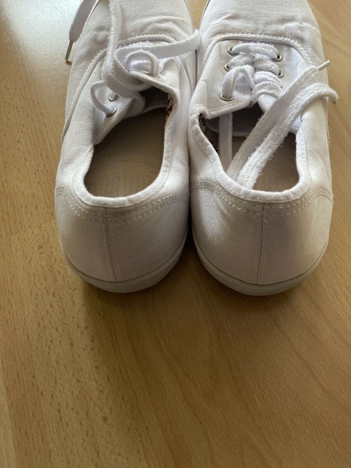 Damen Mädchen weiße Stoff Freizeit Sport Schuhe Sneaker ca Gr 38 in Simbach