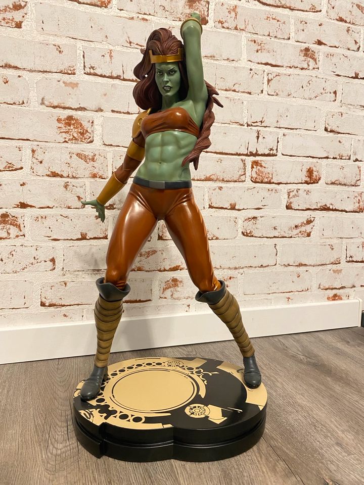 Sideshow Collectibles Savage She-Hulk Comiquette in Ottersberg