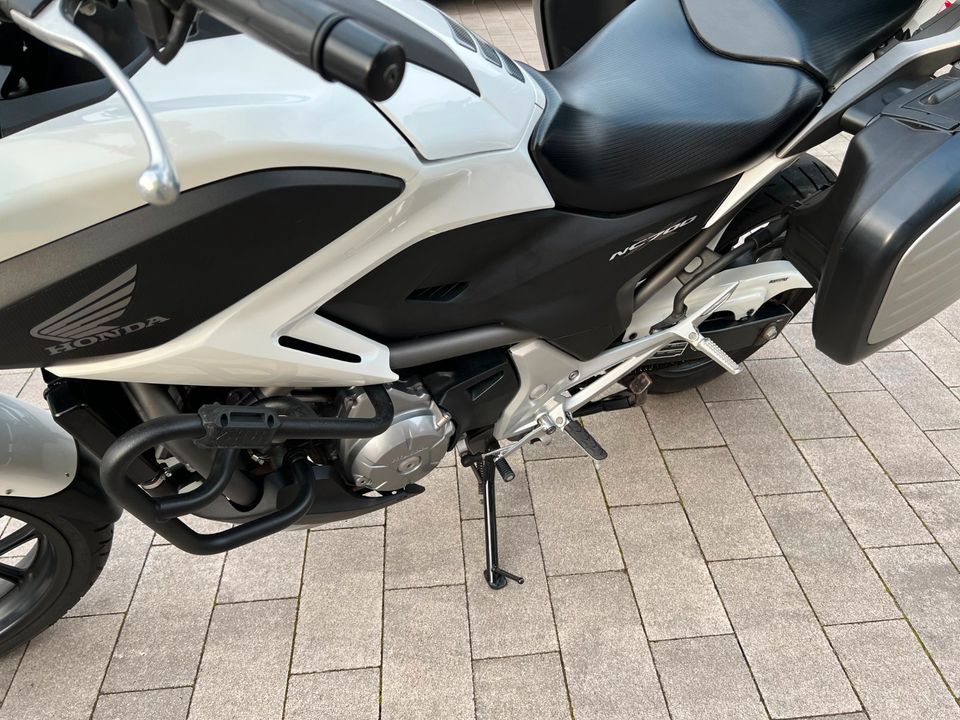 Honda NC700X mit vielen Zubehörteilen aus 1.Hand im TOP-Zustand! in Emmerich am Rhein