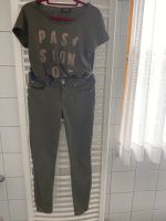 True Religion/MosMosh Jeans und Shirt, Größe 28 und M, oliv/khaki Nordrhein-Westfalen - Lüdenscheid Vorschau