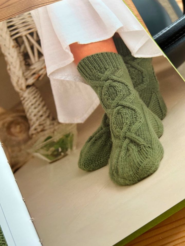 Strickbuch „Zwei Socken auf einen Streich“ in Obernburg