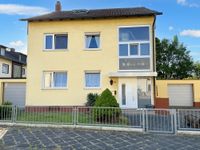 Freistehendes Zweifamilienhaus mit zwei Garagen auf sonnigen und großen Grundstück! Baden-Württemberg - Mannheim Vorschau