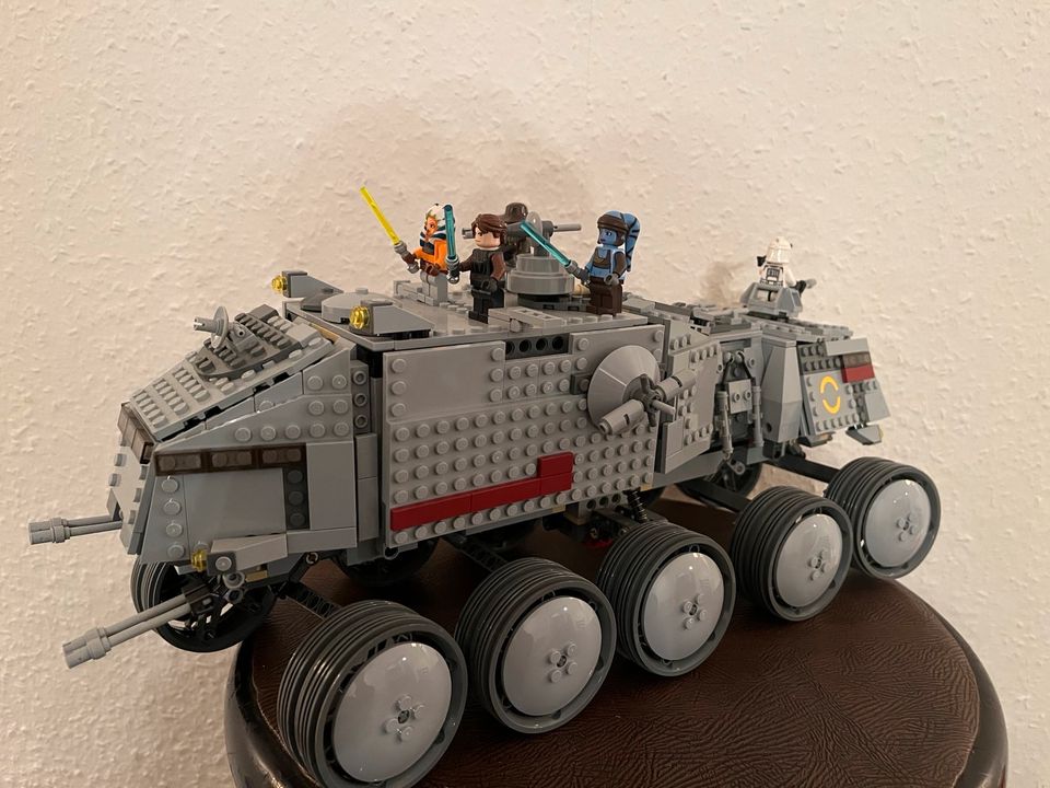 Lego Starwars Clone Turbo Tank Set in Kissing