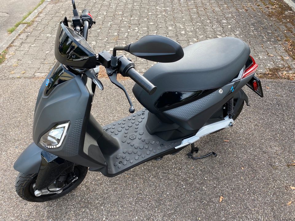 Piaggio 1 one Elektro 45 KM/h neuwertig mit erst 50 KM in Stuttgart