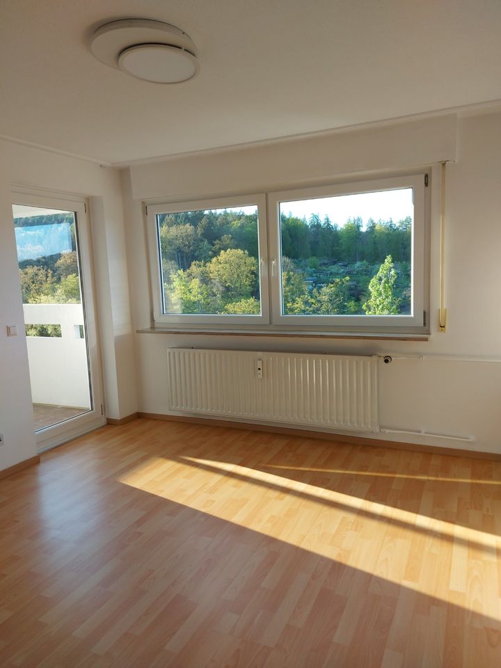 Eine helle, frisch renovierte zwei Zimmer Wohnung in Stuttgart