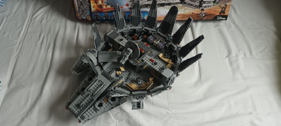 Lego Star Wars 75105 Millenium Falcon in Neukirchen/Erzgeb