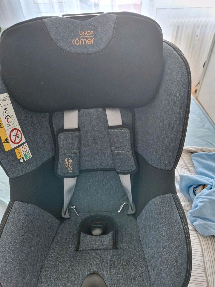 Britax Römer Kindersitz Dualfix  i-Size  Farbe Blue Marble in Nürnberg (Mittelfr)