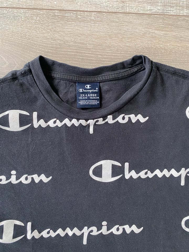 Champion T-Shirt Gr.176 in Büdelsdorf