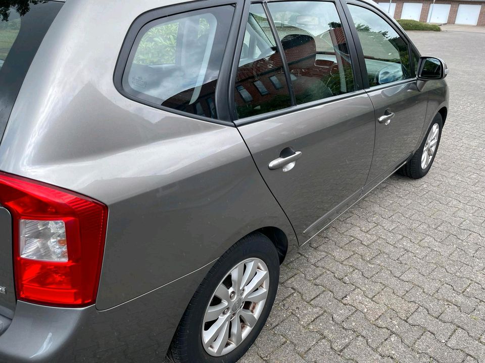 Im Auftrag verkaufe ich das Auto meines Kumpels 7 Sitze in Lauenburg