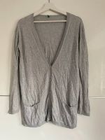 Längerer grauer Cardigan Strickjacke Benetton S 36 Stuttgart - Bad Cannstatt Vorschau