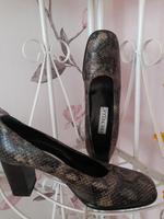Pumps Braun Reptiloptik Größe 38 Niedersachsen - Burgdorf Vorschau