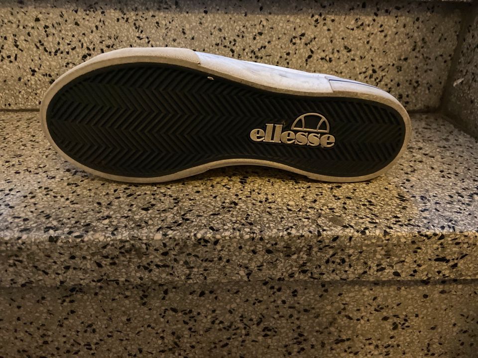 1 Paar Ellesse Schuhe in Essen